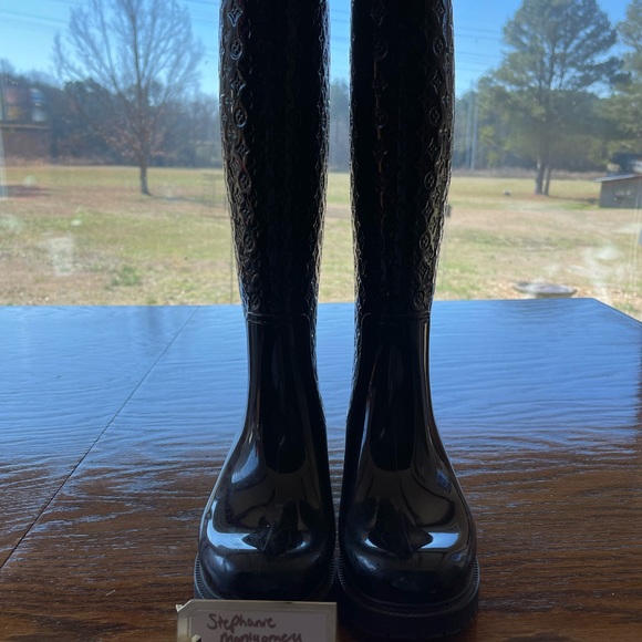 Louis Vuitton Rain Boots. - Picture 3 of 4